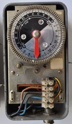 Big Dutchman - Automatic poultry feeder / time switch